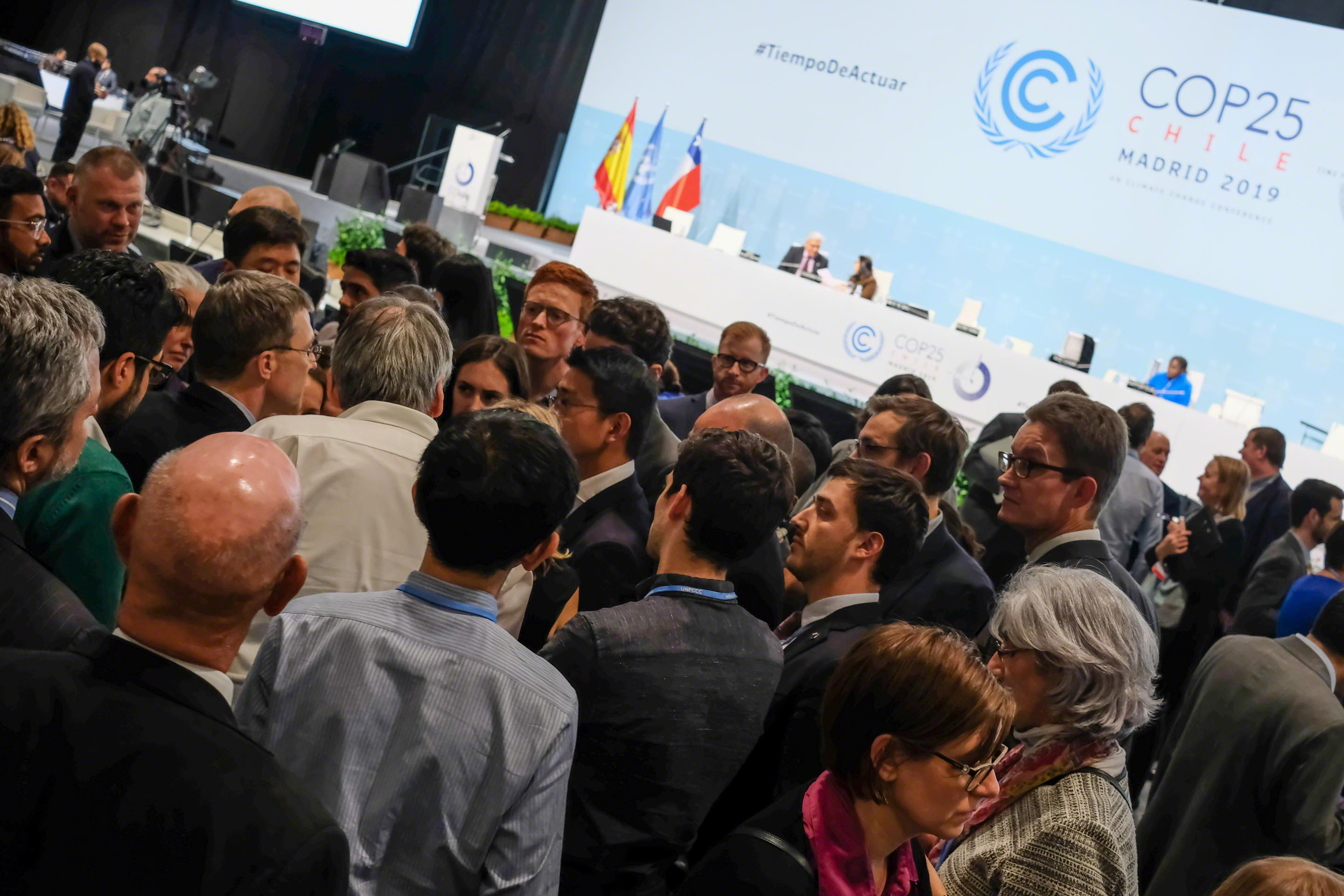 Delegates huddle during the final stages of the Subsidiary Body for Scientific and Technological Advice (SBSTA) closing plenary.