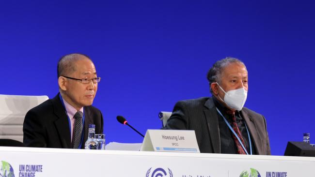 Hoesung Lee, Chair of the IPCC, with IPCC Secretary Abdalah Mokssit