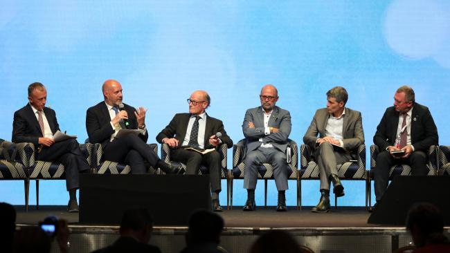 From L-R: Christopher Hurst, Director General, European Investment Bank; Nicola Villa, Executive Vice President, Strategic Growth and Global Lead, Government Center of Excellence, Mastercard; Paul Ekins, Director of the Institute for Sustainable Resources, University College London; Carlos Manuel Rodriguez, CEO, GEF; Eric Usher, Head, UNEP Finance Initiative; and Lee White, Minister of Water, Forests, the Sea and Environment, Gabon