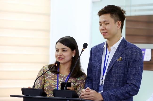 Rubina Adhikari, Youth participant from Nepal and Tuan Anh, Youth participant from Vietnam 