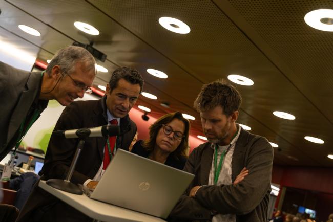 Delegates from the EU consult informally