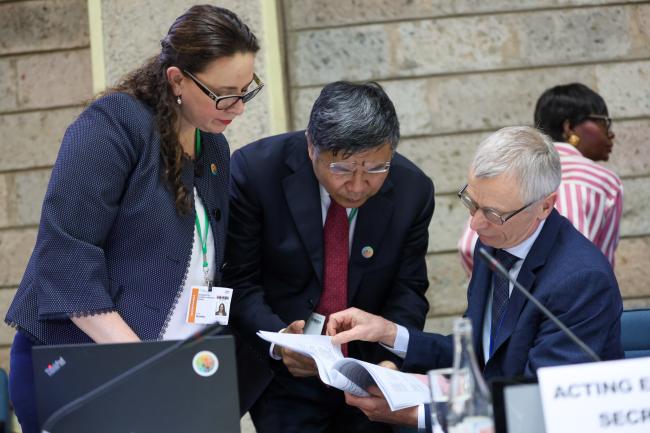 From L-R: Gisela Talamas, CBD Secretariat; Liu Ning, Secondary Director, Nature and Ecology Department, Ministry of Ecology and Environment, China; and David Cooper, Acting Executive Secretary, CBD