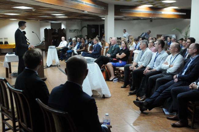 Participants listen the introductory remarks by Christian Müller, Bundesanstalt für Geowissenschaften und Rohstoffe (BGR)