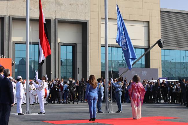 Egypt & UN Flags rising 