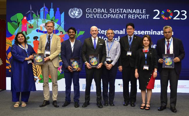 Speakers of the Ppening Sessions on the Key Messages of the Global Sustainable Development Report (GSDR). l.-r.:  Shailly Kedia, The Energy and Resources Institute (TERI); . Georg Enzweiler,  German Embassy to India; Abhijith Mathew, Major Group for Youth and Children; Shombi Sharp, UN Resident Coordinator for India; Ambuj Sagar, Indepndent Group of Scientists (IIGS) ; Jaime Montoya, IGS; Shirin Malekpour, IGS; Saurabh Garg, Ministry of Statistics and Programme Implementation, India.